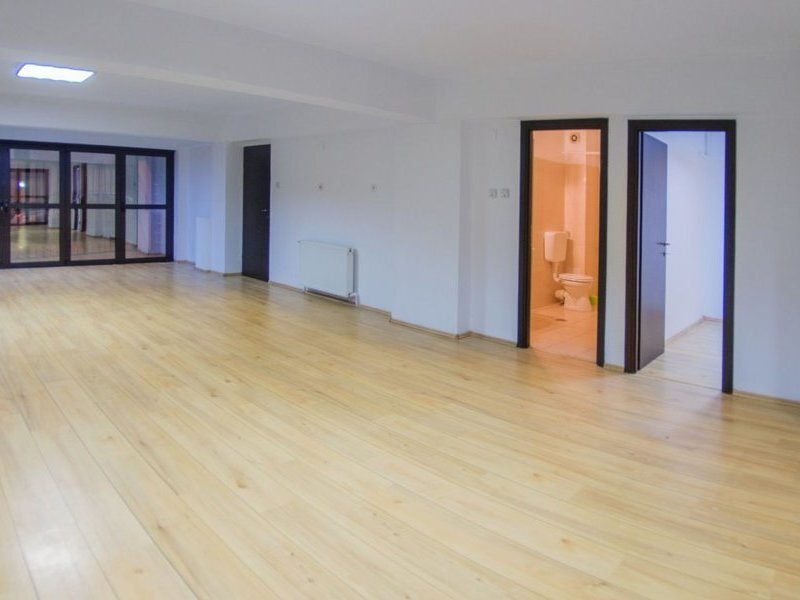 Piata Victoriei/ A.I.Cuza- imobil birou, 12 camere,450mp